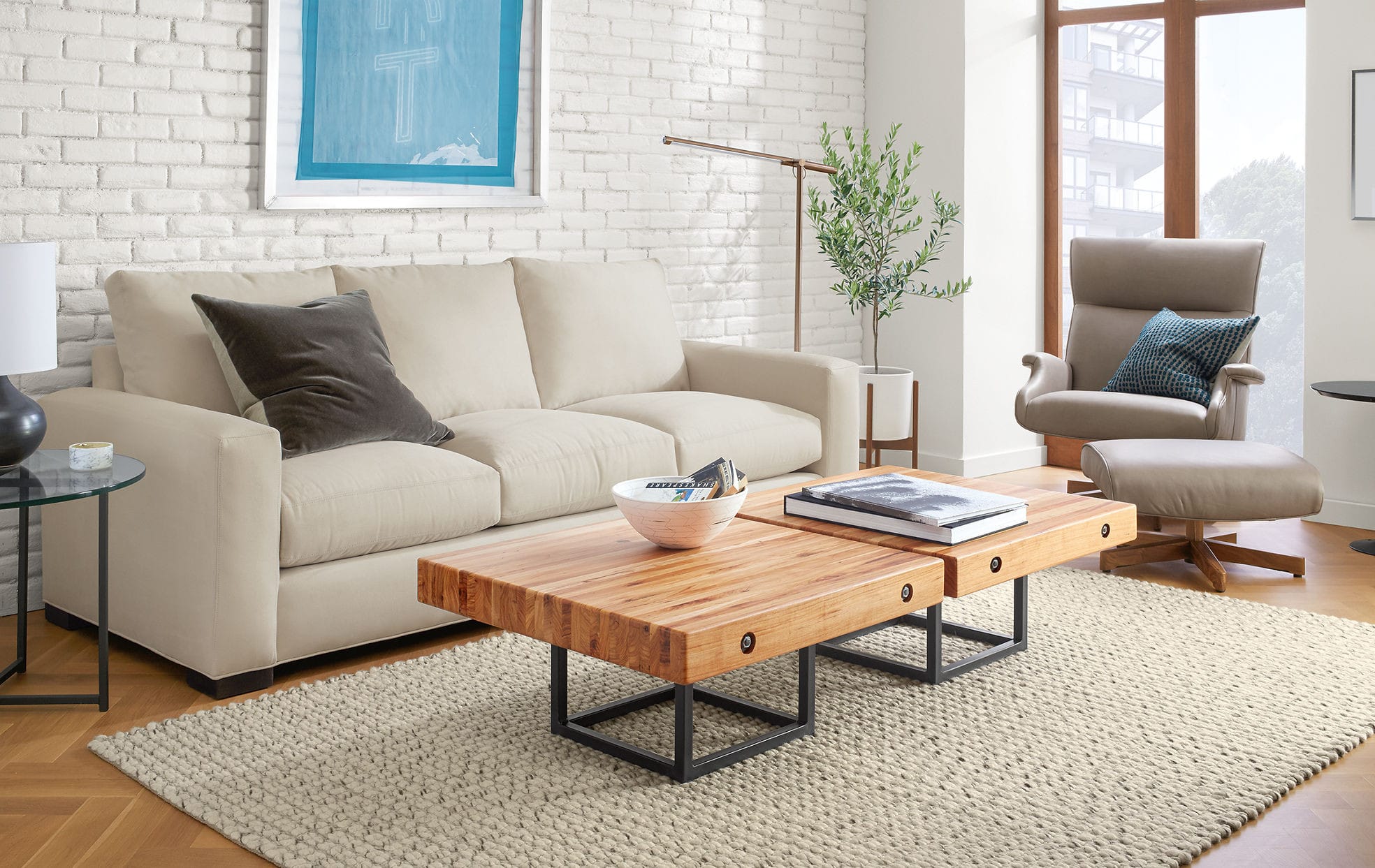 Best Coffee Tables for Small Living Rooms in 2025