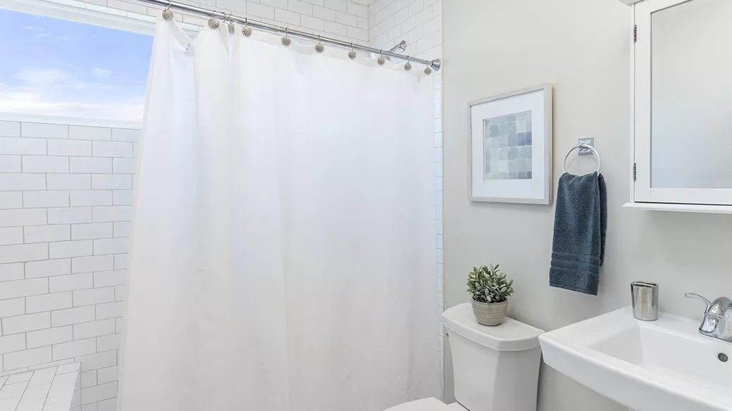 The Ultimate Guide to Choosing the Best Bathroom Curtains: Top Materials and Styles